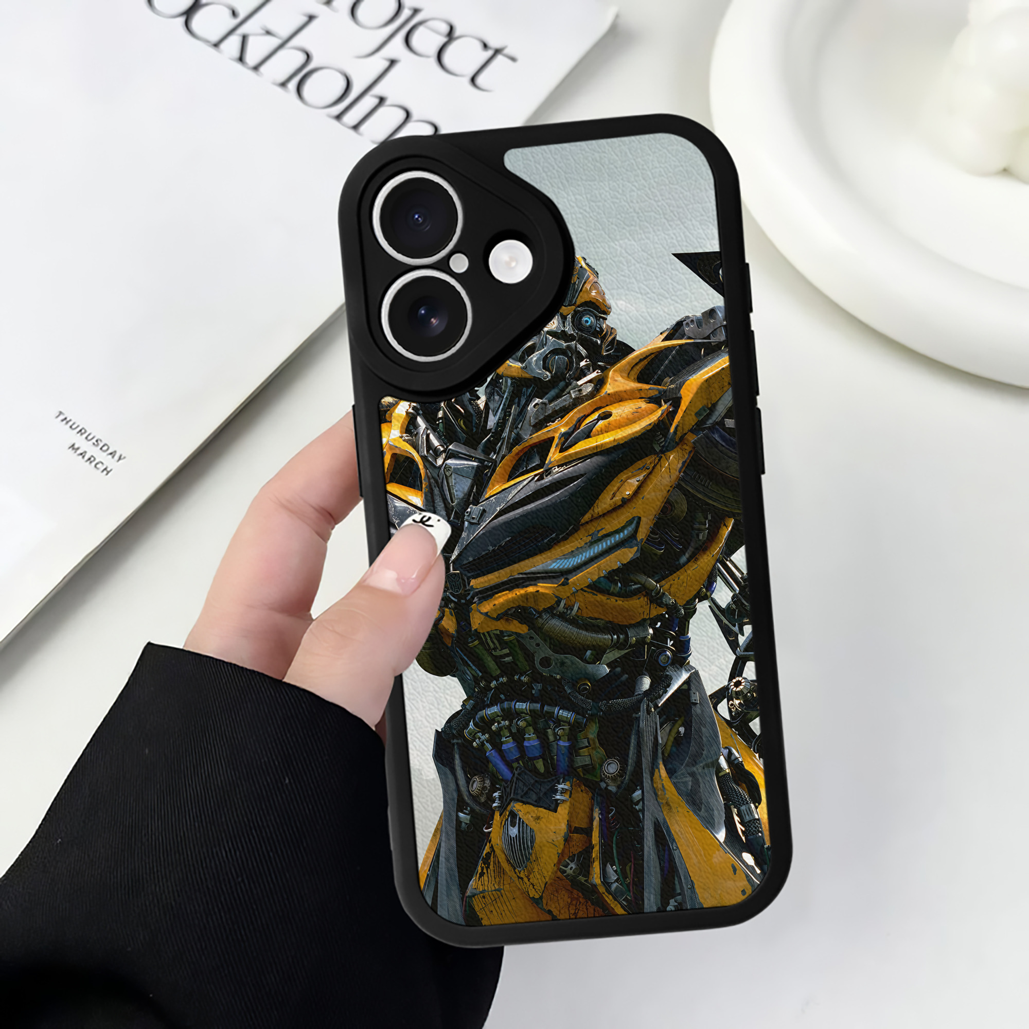 （画像用） Transformers トランスフォーマー 【iPhone 16シリーズ対応】シリコンスマホケース（レザー調） 材質：シリコン